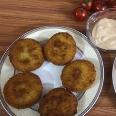 Cheese potatoes cutlus A picture of Cheese potatoes cutlus.