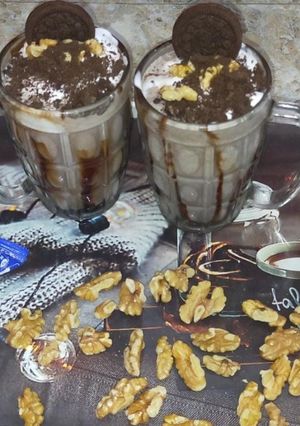 वालनट ओरियो शेक विद वनीला आइसक्रीम (walnut oreo shake with vanilla icecream recipe in hindi) रेसिपी मुख्य फोटो