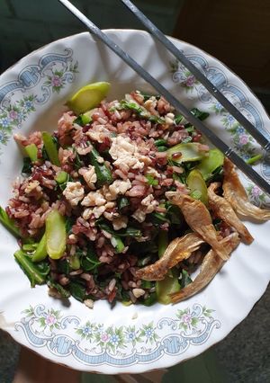 รูปของ ข้าวกล้องผัดไก่สับโรยปลากรอบ