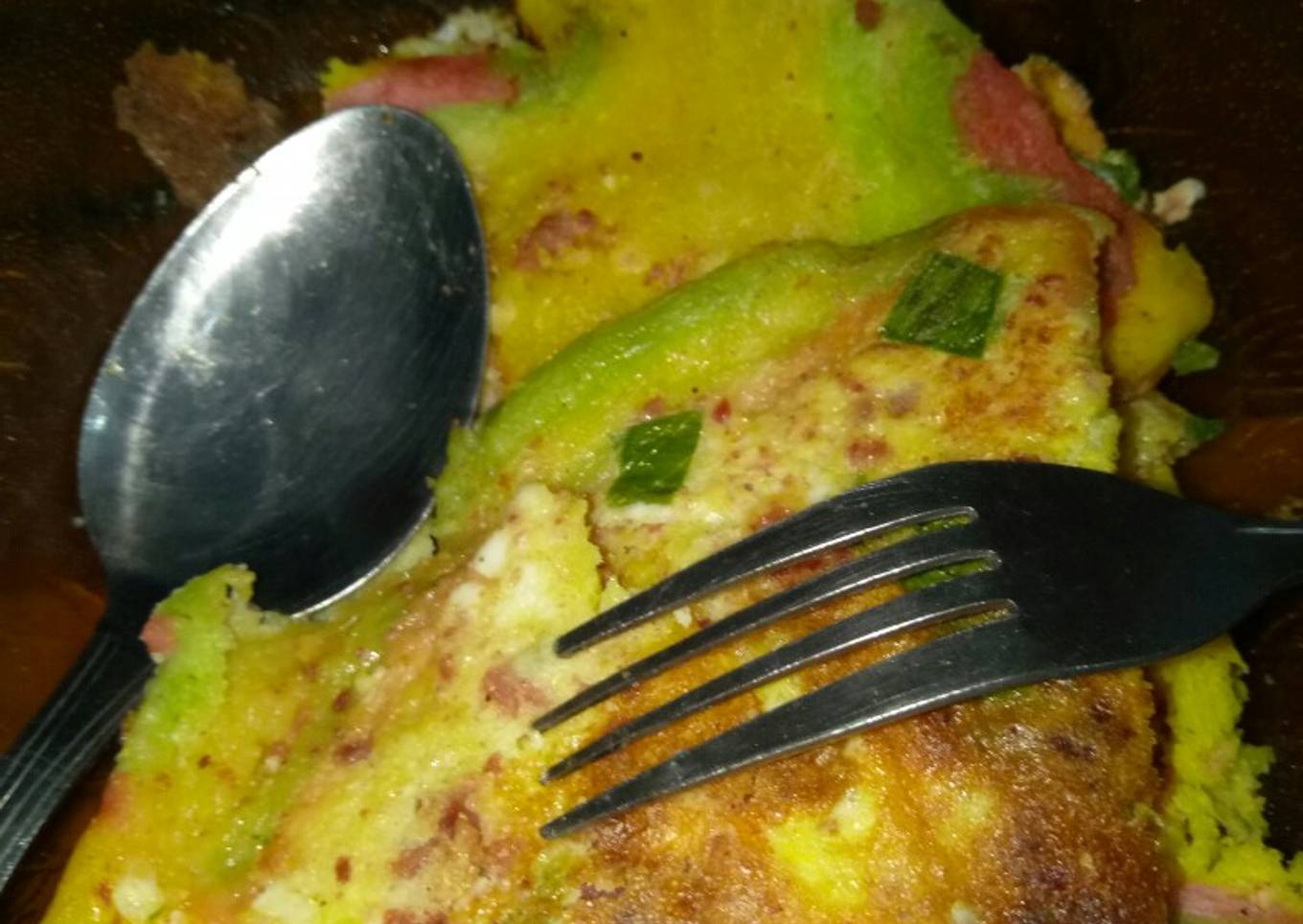 Roti panggang telur kornet