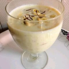 Thandi kheer with kesar A picture of Thandi kheer with kesar.