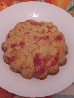 Una foto de Tortilla de patatas y pimientos asados