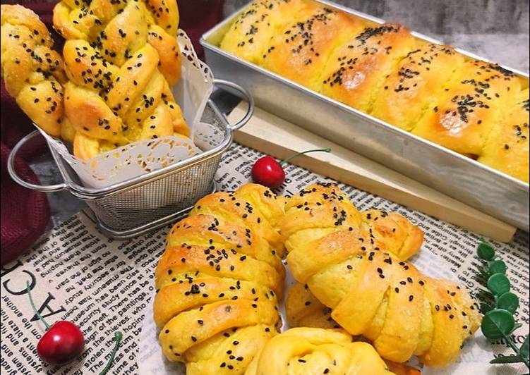 Roti labu kuning / pumpkin bread