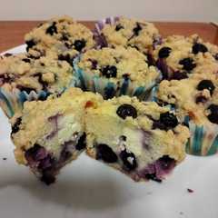 A picture of Blueberry Cheese muffin streusel.