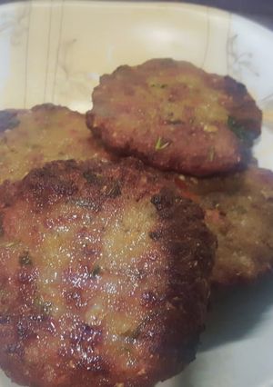 A picture of Chicken chapli kababs.