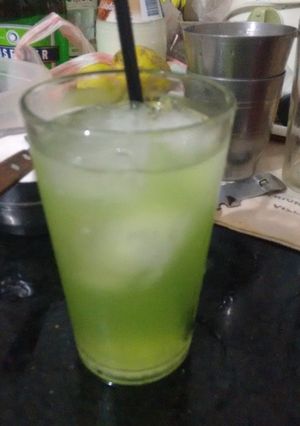 Una foto de Cóctel Piel de iguana