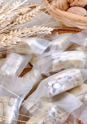 Hình của món Kẹo Nougat Sữa & Các Loại Hạt Khô.