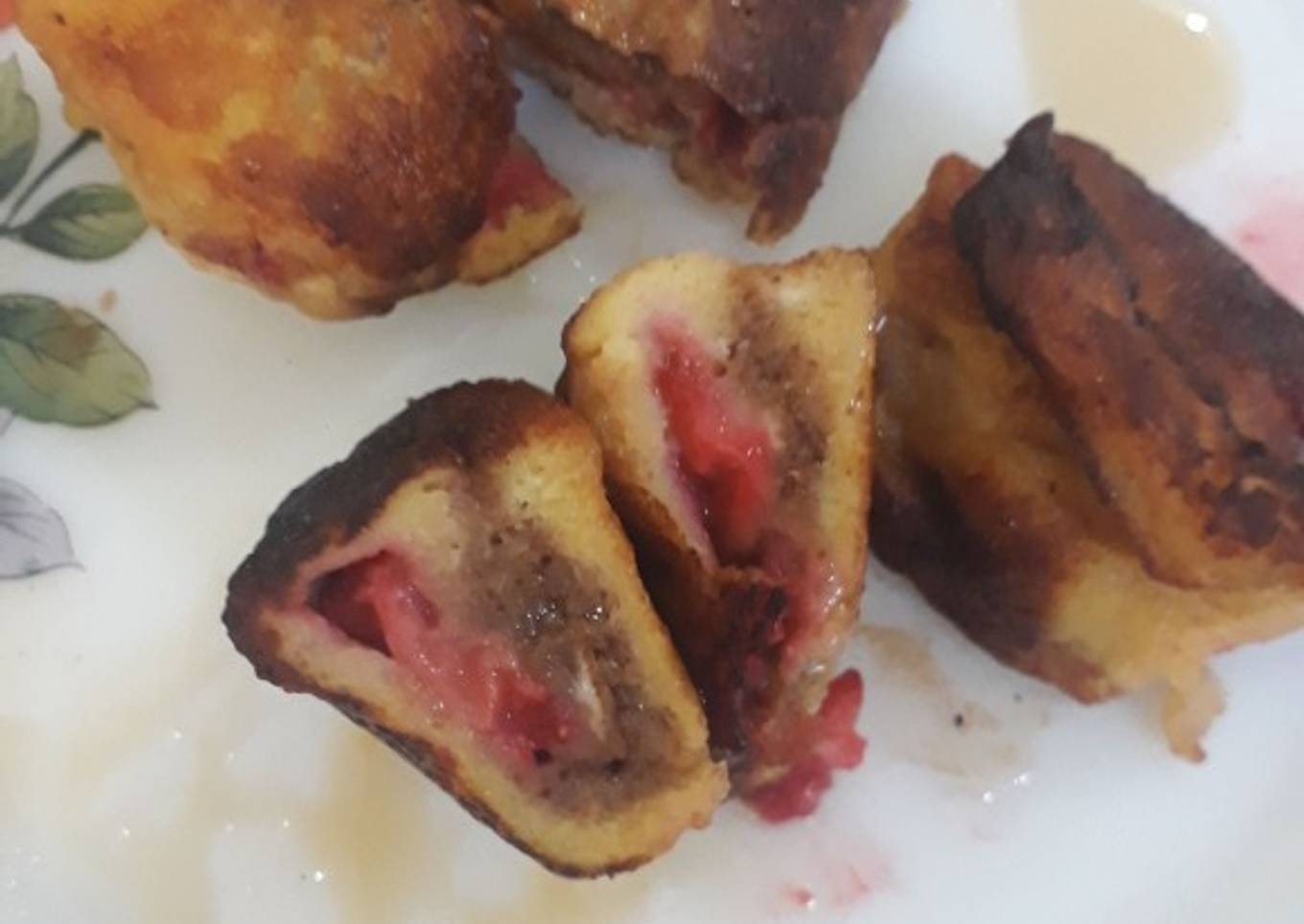French Toast rolls filled with chocolate & strawberries