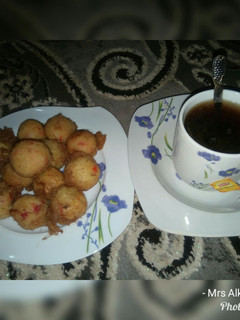 A picture of Yam balls with black tea.