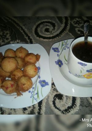 A picture of Yam balls with black tea.