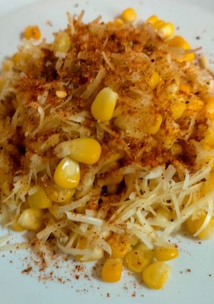 પેરી પેરી ચીઝ મકાઈ (Peri Peri Cheese Sweet Corn Recipe In Gujarati) રેસીપી મુખ્ય ફોટો