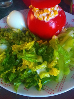 Una foto de Tomate relleno fácil