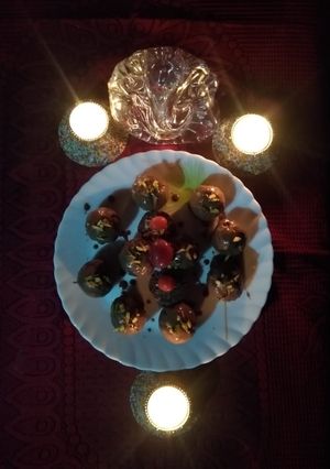 ড্রাইফ্রুটস চকো বোম্ব(dry fruits choco bomb recipe in Bengali) রেসিপির প্রধান ছবি