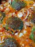 Cazuela de mariscos con arroz amarillo