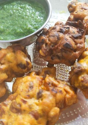 A picture of Chana pakoda.