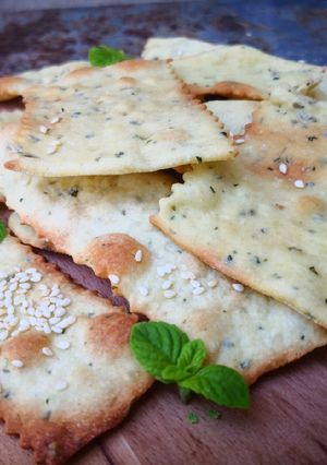 A picture of Herb Crackers.