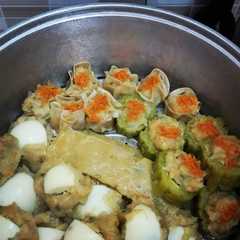 รูปของ Siomai campur dari olahan udang, ayam, ikan mujair 😊😊