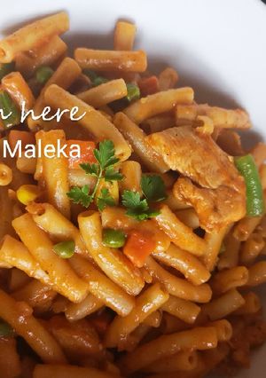 A picture of Tomato macaroni chicken breast.