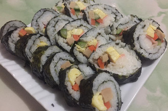 Langkah Mudah untuk Menyiapkan Nasi gulung ala jepang (sushi sederhana) yang Enak Banget