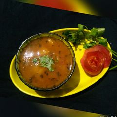 A picture of Aloo tamatar gravy.