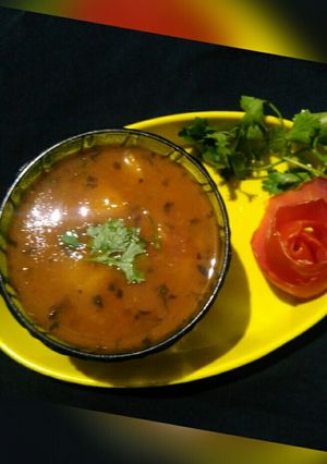 A picture of Aloo tamatar gravy.