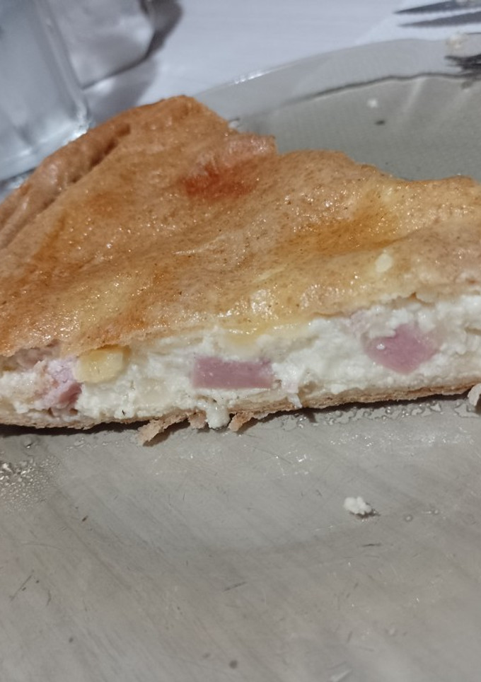 Una foto de Tarta de Jamón y Queso con Salsa Blanca