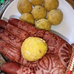 A picture of Chana dal coconut ladoo.