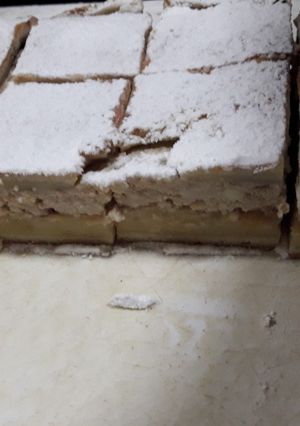 Una foto de Cuadraditos de ricota, manzana y nueces