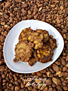 A picture of Potatoes and egg.