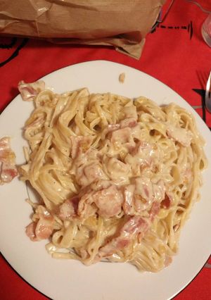 Una foto de Tagliatelle a la carbonara