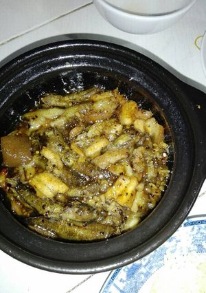 Hình của món Cá bống đen kho tiêu.