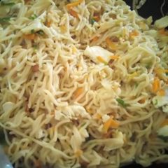 A picture of Stir fry noodles and eggs.