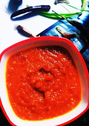 चीली मोमो चटनी (Chilli momo chutney recipe in Hindi) रेसिपी मुख्य फोटो
