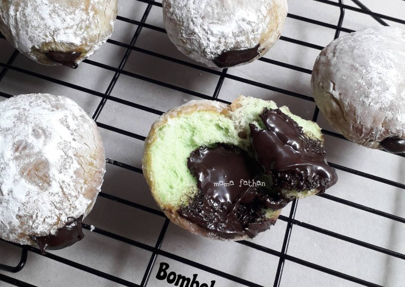 Bomboloni pandan coklat