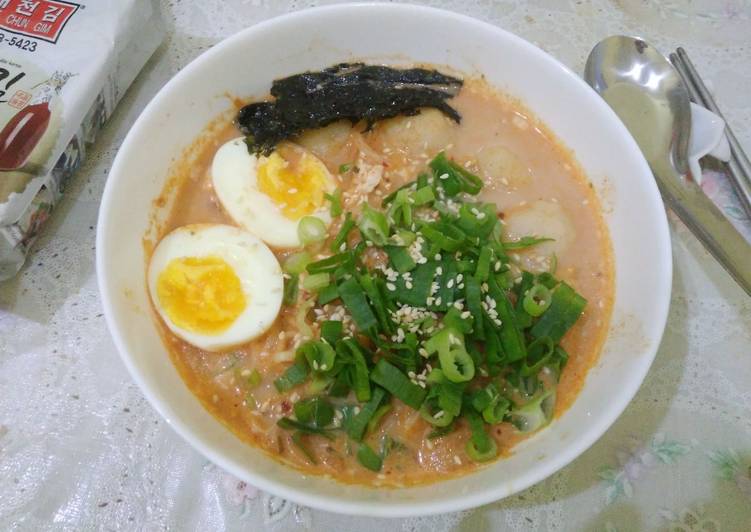 Langkah Mudah untuk Membuat Kimchi ramyeon (dengan gekikara ramen) Anti Gagal
