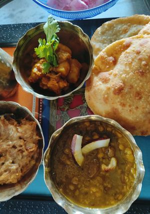 ছোলার ডাল নারকেল কুচি কিসমিস দিয়ে (cholar dal recipe in Bengali) রেসিপির প্রধান ছবি