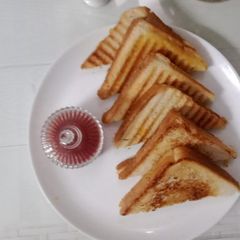 A picture of Grilled Toast with fillings of potatoes and paneer.