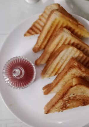 A picture of Grilled Toast with fillings of potatoes and paneer.