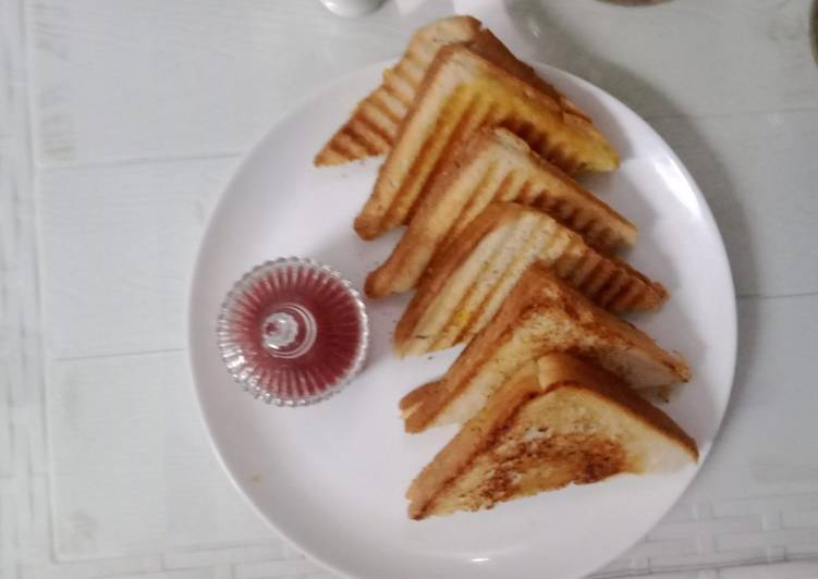 Grilled Toast with fillings of potatoes and paneer