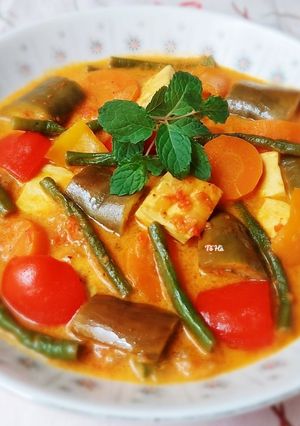 Hình của món CÀ RY rau củ quả.