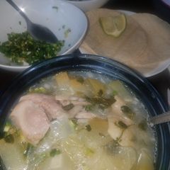 A picture of Caldo de pollo.