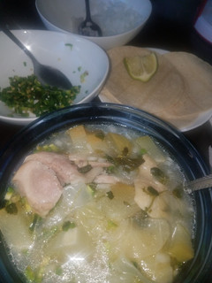 A picture of Caldo de pollo.