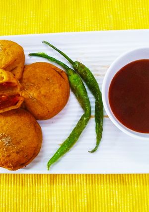 A picture of Lasaniya Sandwich Pakoda.