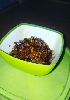 लहसुन और सूखी लाल मिर्च की चटनी(lehsun aur sukhi lalmirch ki chutney recipe in hindi) रेसिपी मुख्य फोटो