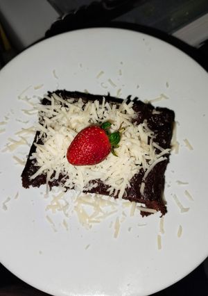 Foto resep Cheesy Strawberry Fudge Brownies