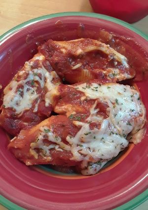 A picture of Spinach and Ricotta Stuffed Shells.