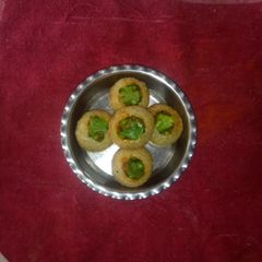 Stuffed golgappa A picture of Stuffed golgappa.