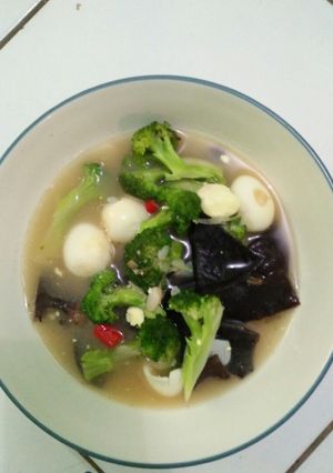 Foto resep Soup puyuh brokoli jamur