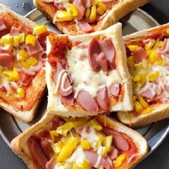 A picture of Bread Pizza.