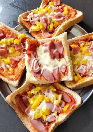 A picture of Bread Pizza.